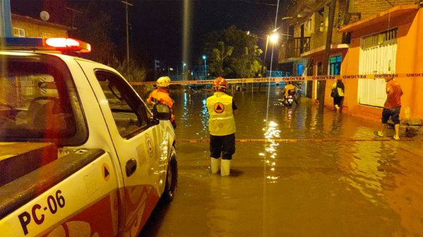 Lluvias inundan Silao, dejan encharcamientos y cierres viales