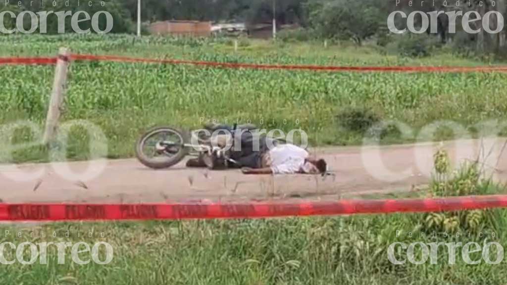 Localizan el cadáver de un hombre sobre un camino de terracería en Silao