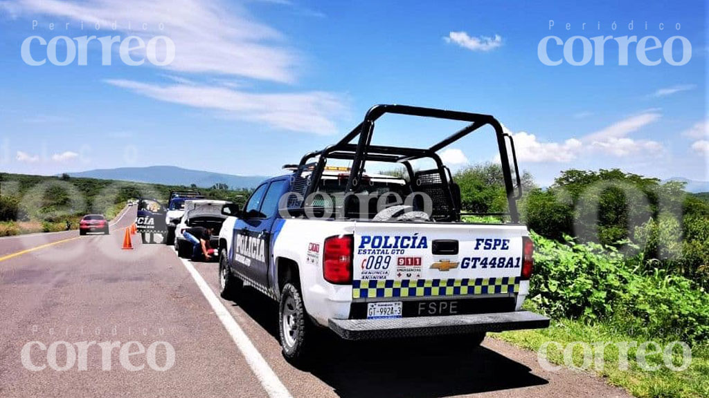 Volcadura en Libramiento sur de Salamanca deja un muerto y un herido grave