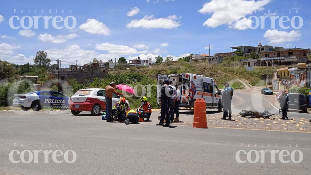 Motociclista de 15 años choca contra camioneta en entronque a Las Teresas