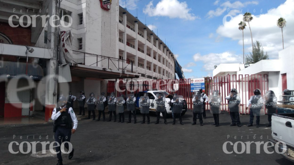 Alcalde usa a policías para blindar estadio de Irapuato contra el Grupo Tecamachalco