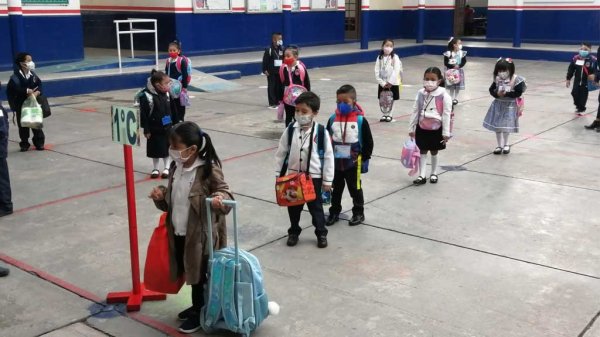 Guanajuato regresa a clases; 12 mil alumnos cambian a escuelas públicas (galería+video)