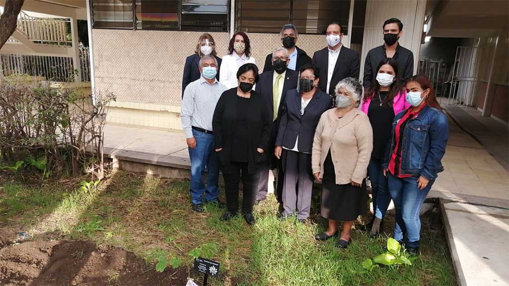 Homenajean a profesores fallecidos por Covid en Valle de Santiago