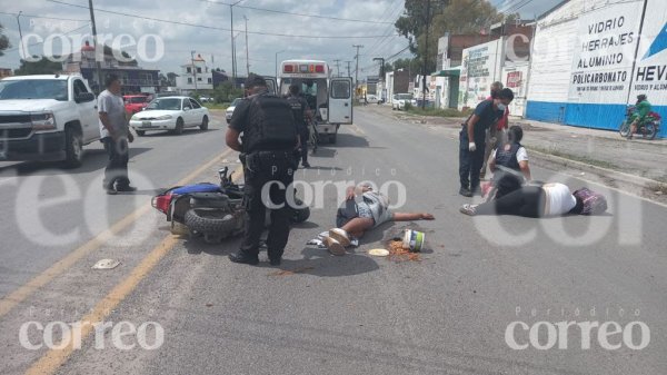 Motociclistas resultan lesionados tras choque en salida de San José Iturbide