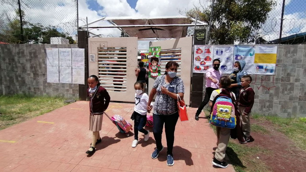 Primera semana de regreso a aulas: un “dolor de cabeza” para padres de familia