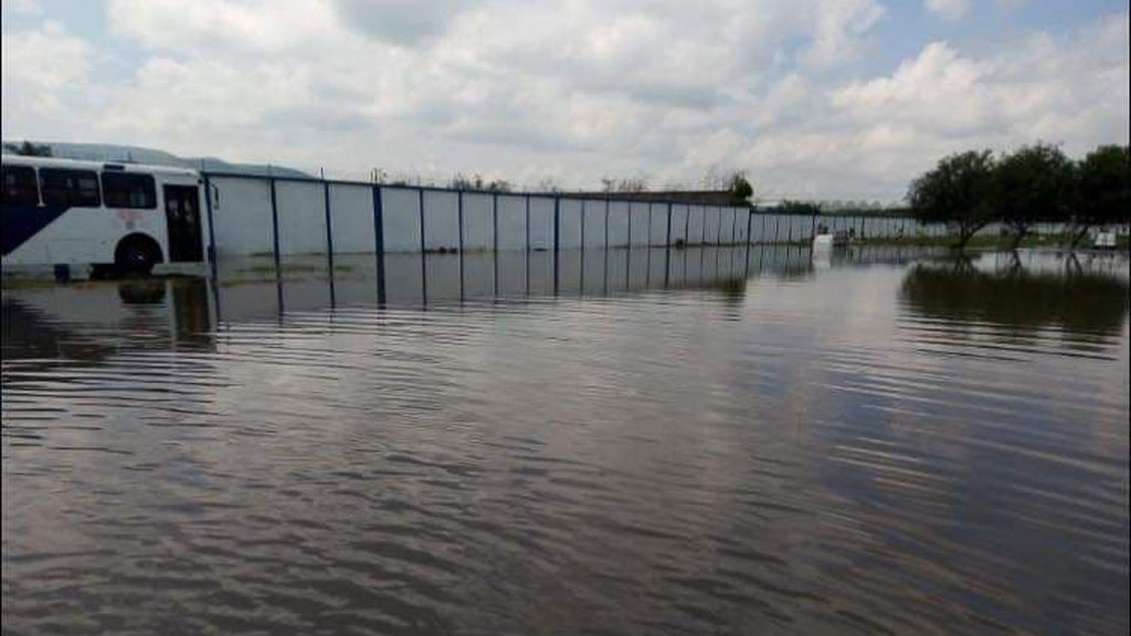 CECyTE de Abasolo queda bajo el agua: suspende clases tras tormenta