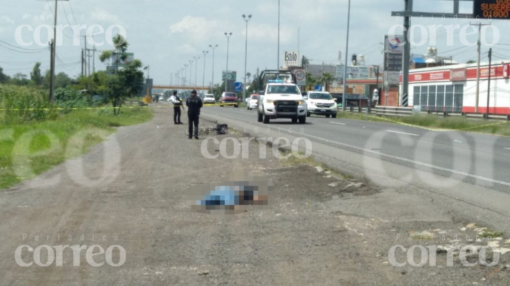 Ciclista muere al cruzar la Irapuato- Abasolo; testigos dicen que él se lanzó