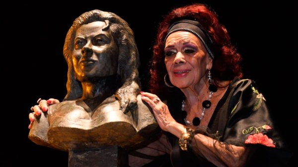 Homenajean en Irapuato a Amalia Macías por 60 años de carrera musical