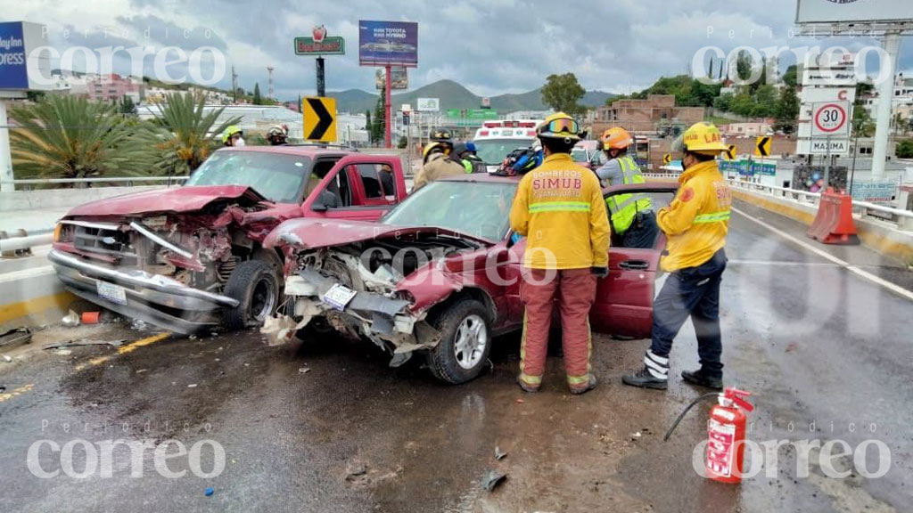 Choque frontal en el Euquerio Guerrero deja tres lesionados graves