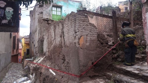 Vivienda a punto de colapsar en Caño Puerco pone en riesgo a vecinos