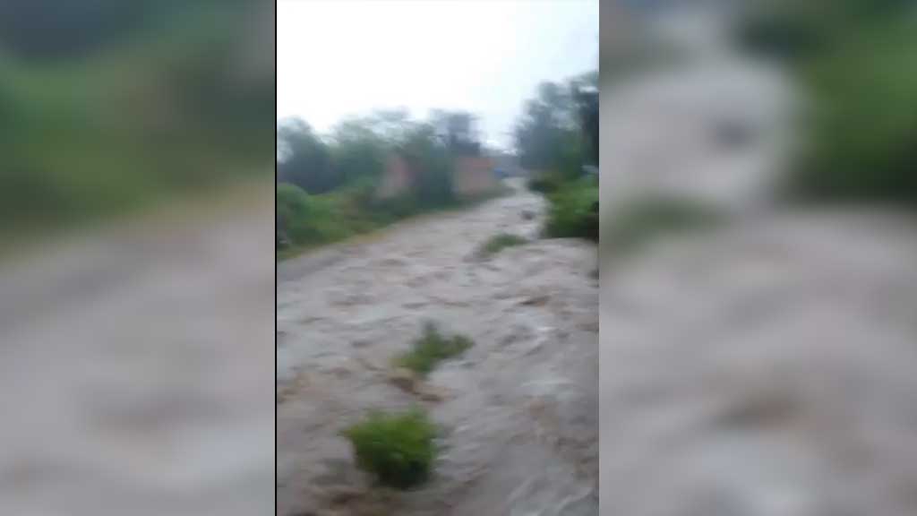 Tormenta inunda las calles de la comunidad Venado de Yostiro en Irapuato