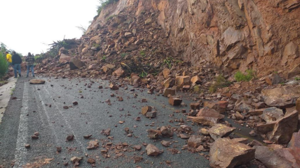 Caminos de Xichú y Santa Catarina quedan incomunicados por deslaves