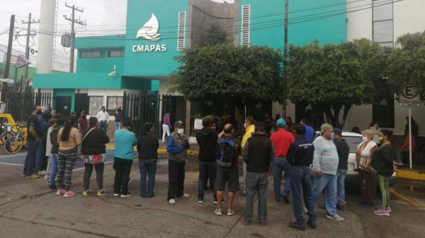 Salamanca: Tras 6 días sin agua, vecinos de Efrén Capiz protestan en Cmapas