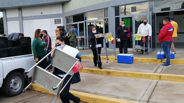 Cambio de sede de vacunación antiCovid provoca demora en San José Iturbide