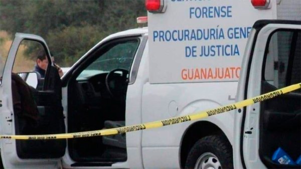 Encuentran a hombre asesinado cerca de auto robado en Valle de Santiago