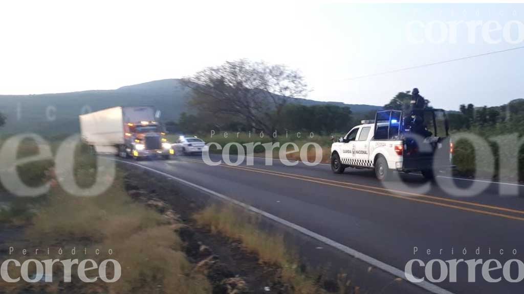 Abandonan el cuerpo de un hombre sobre la carretera de Yuriria