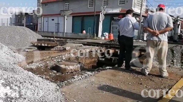 Lluvias provocan mega socavón en las vías del tren de Salamanca