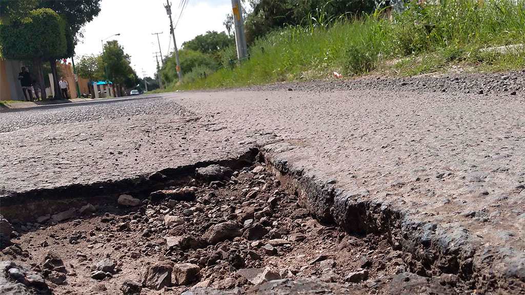 Nueva administración ‘heredará’ los baches de Celaya; dejan material para repararlos