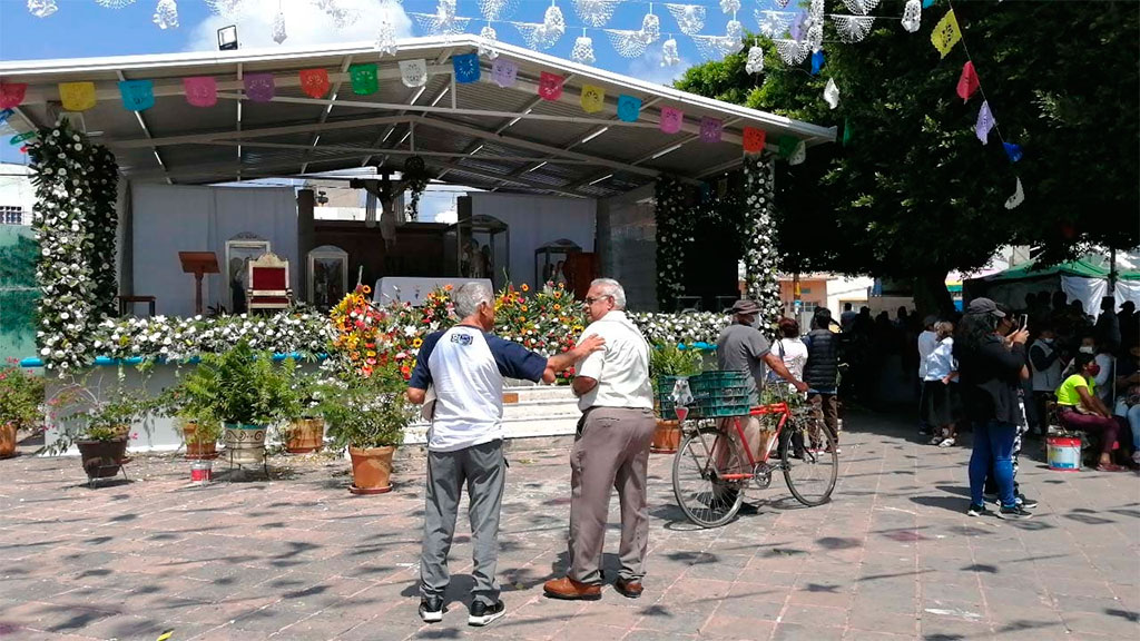 Cientos de fieles en Celaya retoman fiesta del Barrio de San Miguel