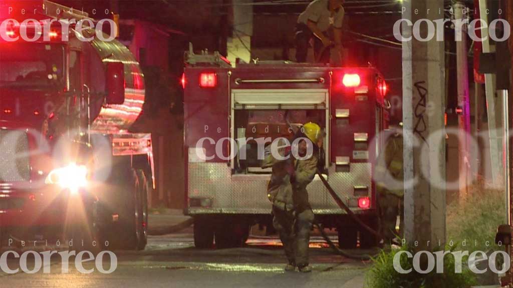 León: Rescatan a hombre mayor de incendio en una casa abandonada de la colonia Obrera