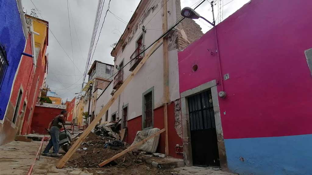 Lluvia derrumba el techo de una finca en Guanajuato capital