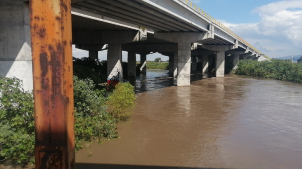 Habitantes de Celaya temen por posible desbordamiento del Río Laja