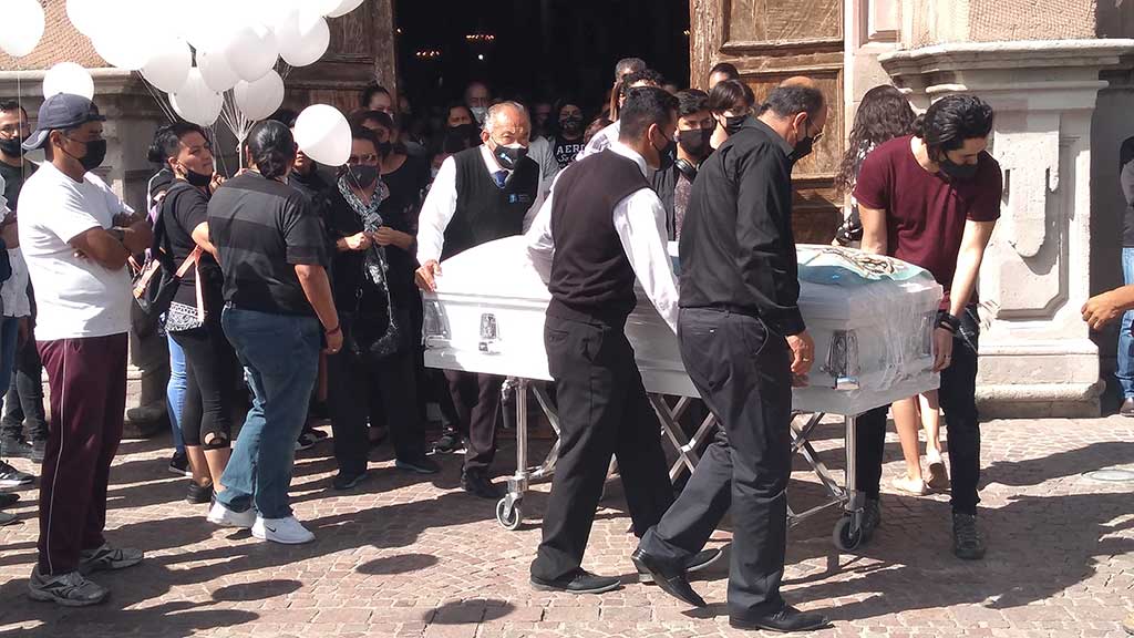 Dan el último adiós a la maestra Susana, víctima de lluvias en San Miguel de Allende