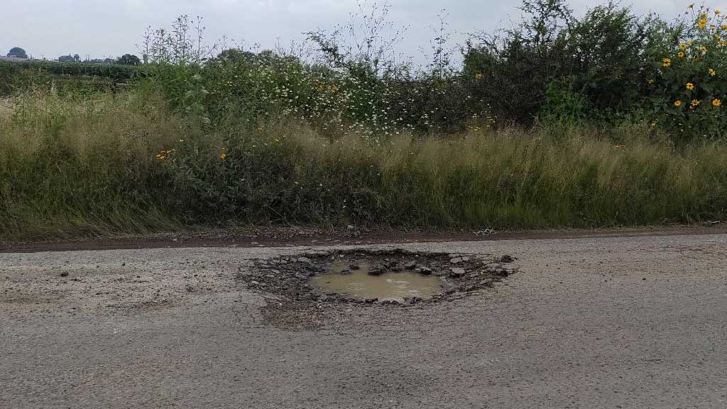 Habitantes de Romita se quejan por mal estado del camino que lleva al CAISES