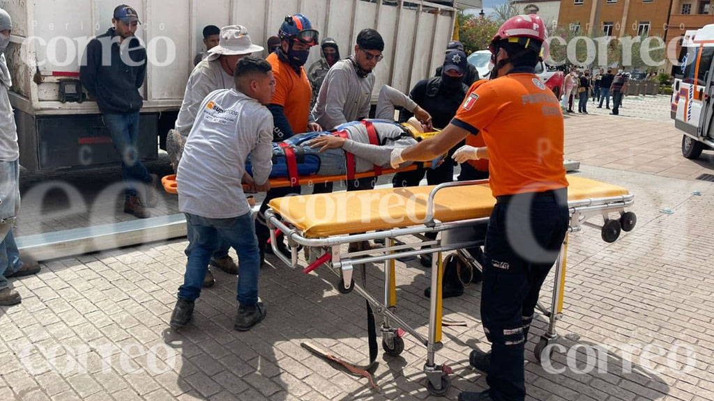 Trabajador resulta lesionado en Irapuato por viga que transportaba