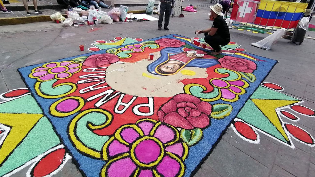 Tapizan Uriangato con obras llenas de color en honor a ‘San Miguelito’ (Fotos+video)