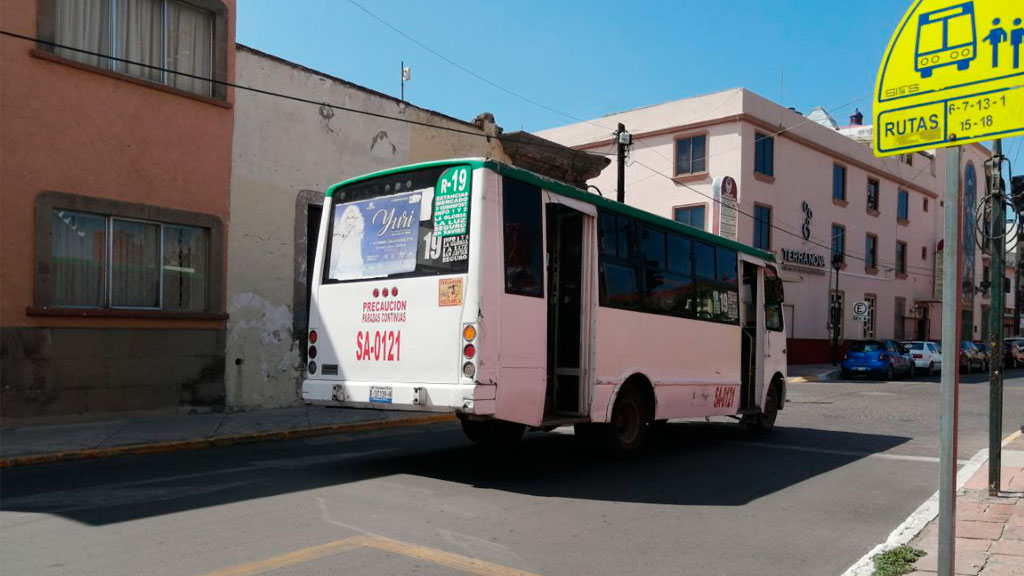 Reportan asaltos diarios en transporte de Salamanca; no denuncian por miedo