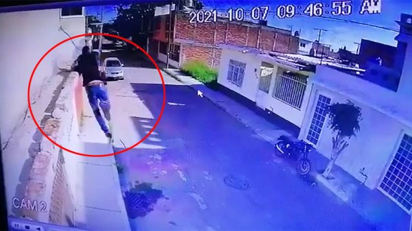 Salamanca: hombre huye tras fracasar en robo a casa en Constelación (video)