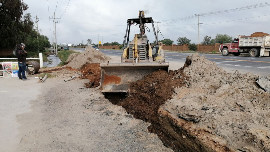 Comuneros cierran zanja en acceso a Pueblo Nuevo; autoridades no lo repararon