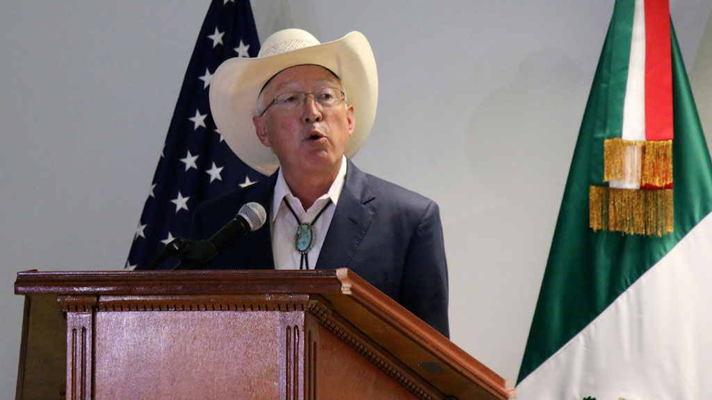 Recursos de EE. UU. a México continuarán: embajador Ken Salazar