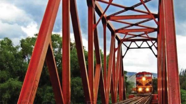 Descuidan puente de fierro en Acámbaro