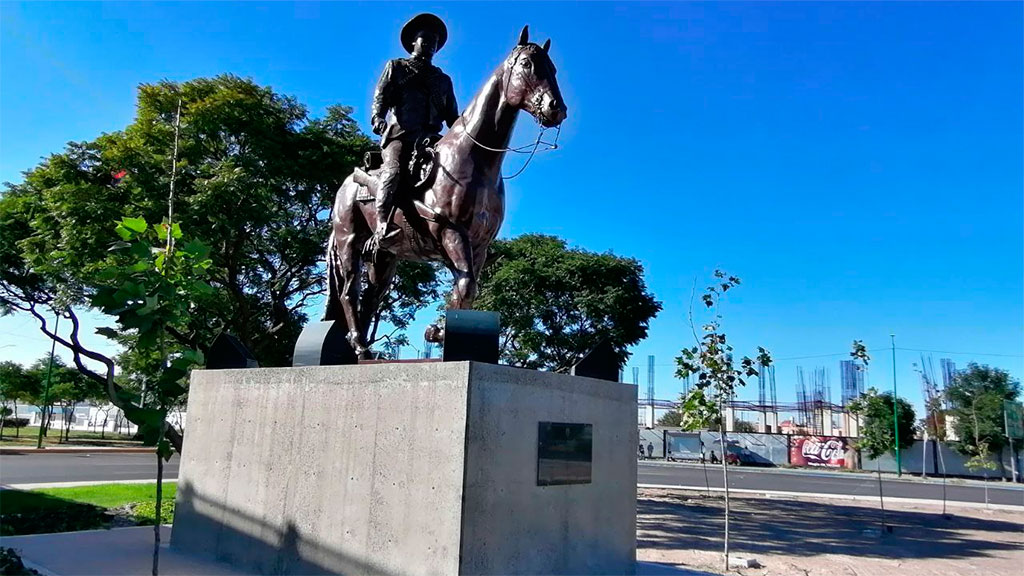 Con estatua de Francisco Villa finalizan obra en glorieta Batallas de Celaya