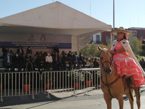 Breve y simbólico, desfilan en Irapuato por aniversario de la Revolución Mexicana