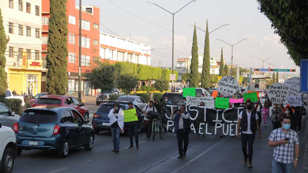 Alzan la voz: vecinos de Jardines de Capellanía se manifiestan en León tras desalojo