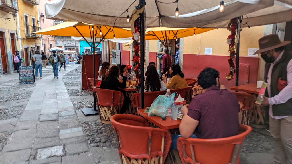 Piden a restaurantes de Guanajuato pagar atrasos para renovar permisos