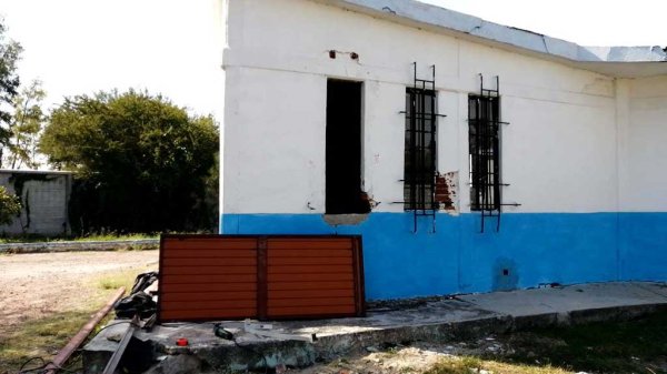 Ni la puerta respetan: sufre Telesecundaria 16 en Cortazar de robos y vandalismo