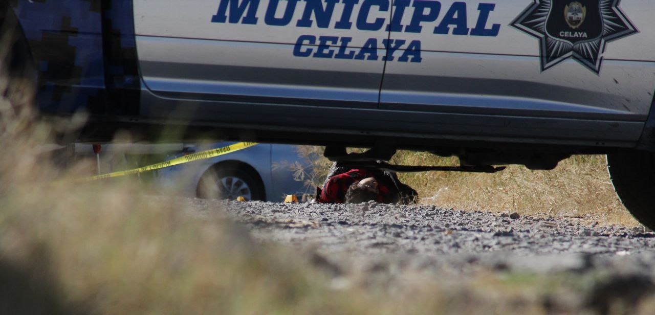 Asesinan y abandonan a mujer en la comunidad El Puente, en Celaya