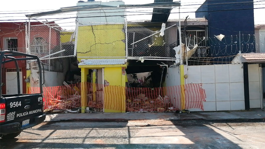 Demolerán casa que explotó en Celaya, daños alcanzan a vecinos