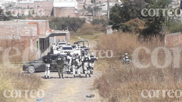 Hallan cadáver envuelto en plástico en baldío de Valle Antigua, León