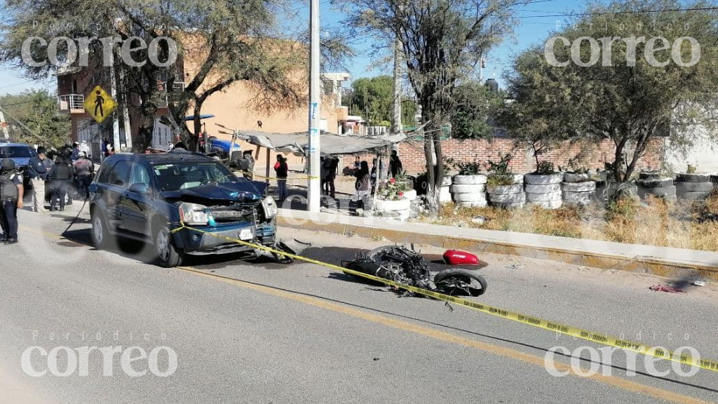 Motociclista muere arrollado por una camioneta en Loma de Flores, Irapuato