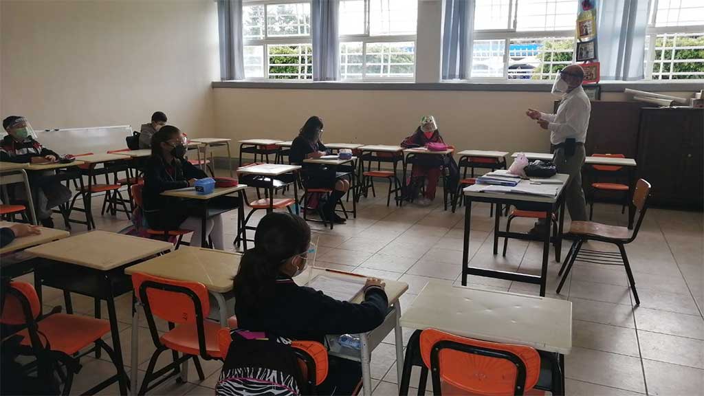 ‘Volvimos con criterios previos a ómicron’, critican ante 58% de Covid en escuelas