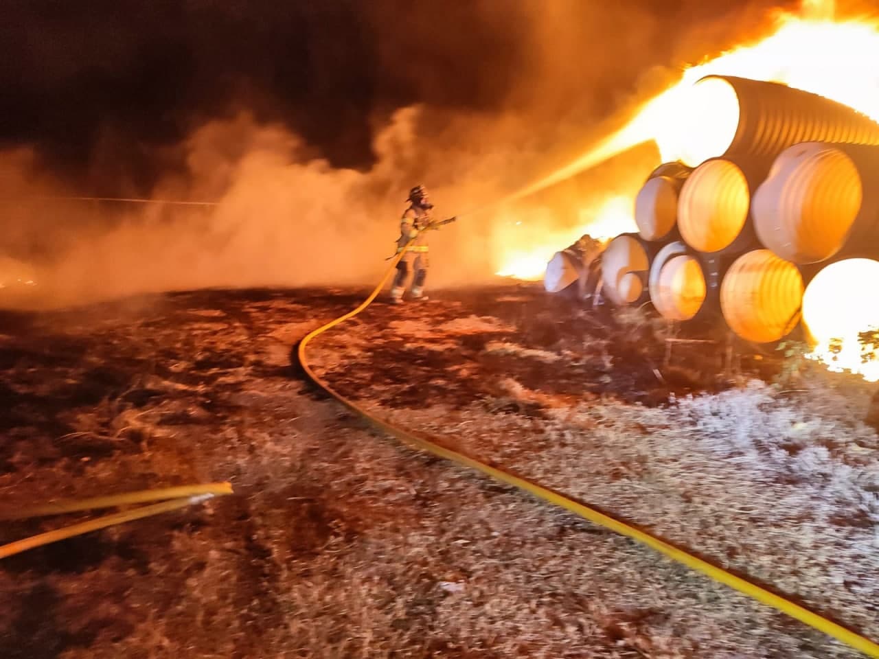 Controlan incendio en el Cárcamo; llega hasta bodega de SIMAPAG