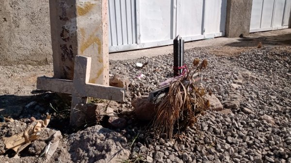 Con cruces y altares víctimas de la violencia en León dejan su huella