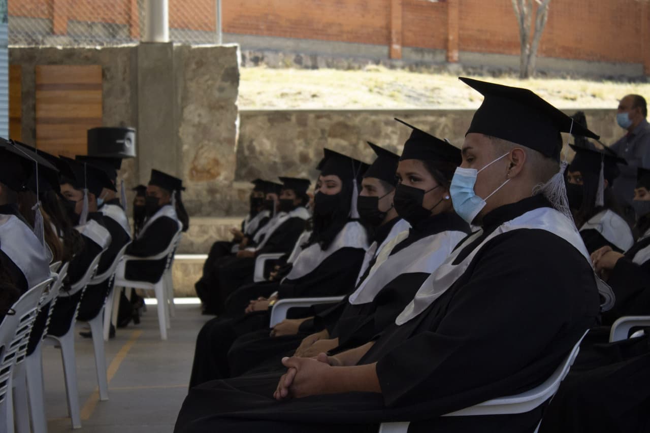 Hacia adelante: YouthBuild México apoya a jóvenes a terminar la preparatoria