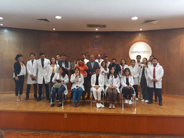 Hospital General de Celaya recibe a 20 nuevos médicos residentes