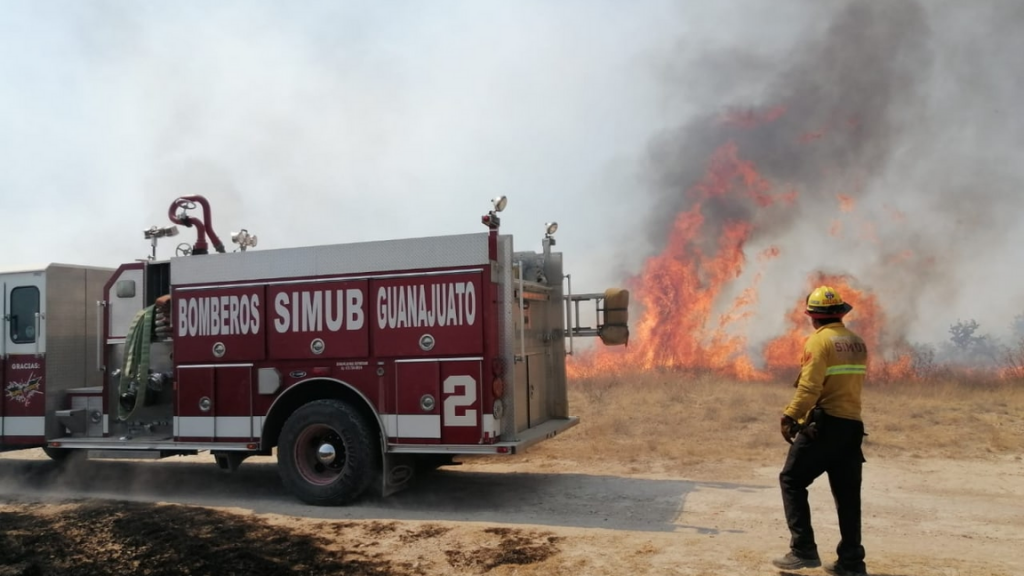 Incendio consume casi 300 hectáreas de pastizal en la Guanajuato- Irapuato